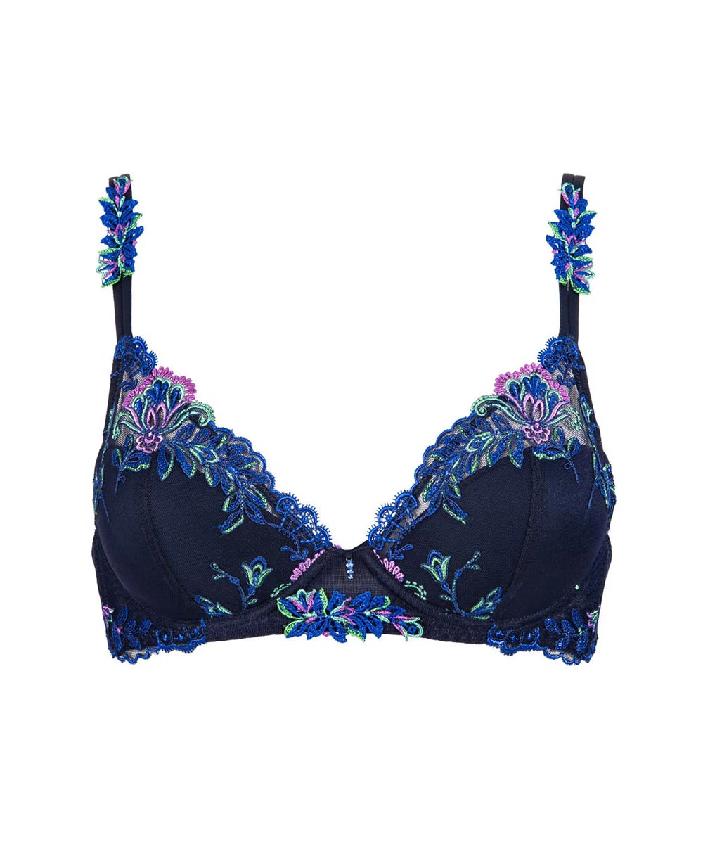 Soutien-gorge Triangle Armatures Avec Strass Swarovski à L'entre-seins Collection Forêt Lumière De La Marque De Lingerie Lise Charmel 3 Soutien-gorge Triangle Armatures Avec Strass Swarovski à L'entre-seins Collection Forêt Lumière De La Marque De Lingerie Lise Charmel