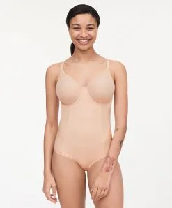 Body Sculptant Invisible Collection Smooth Lines De La Marque De Lingerie Chantelle, Coloris Beige Doré (=chair). 10 Body Sculptant Invisible Collection Smooth Lines De La Marque De Lingerie Chantelle, Coloris Beige Doré (=chair). -SOUTIEN-GORGE Soldes Boutique Body invisible sculptant Chantelle Smooth Lines Beige dore C11N70 01N 3