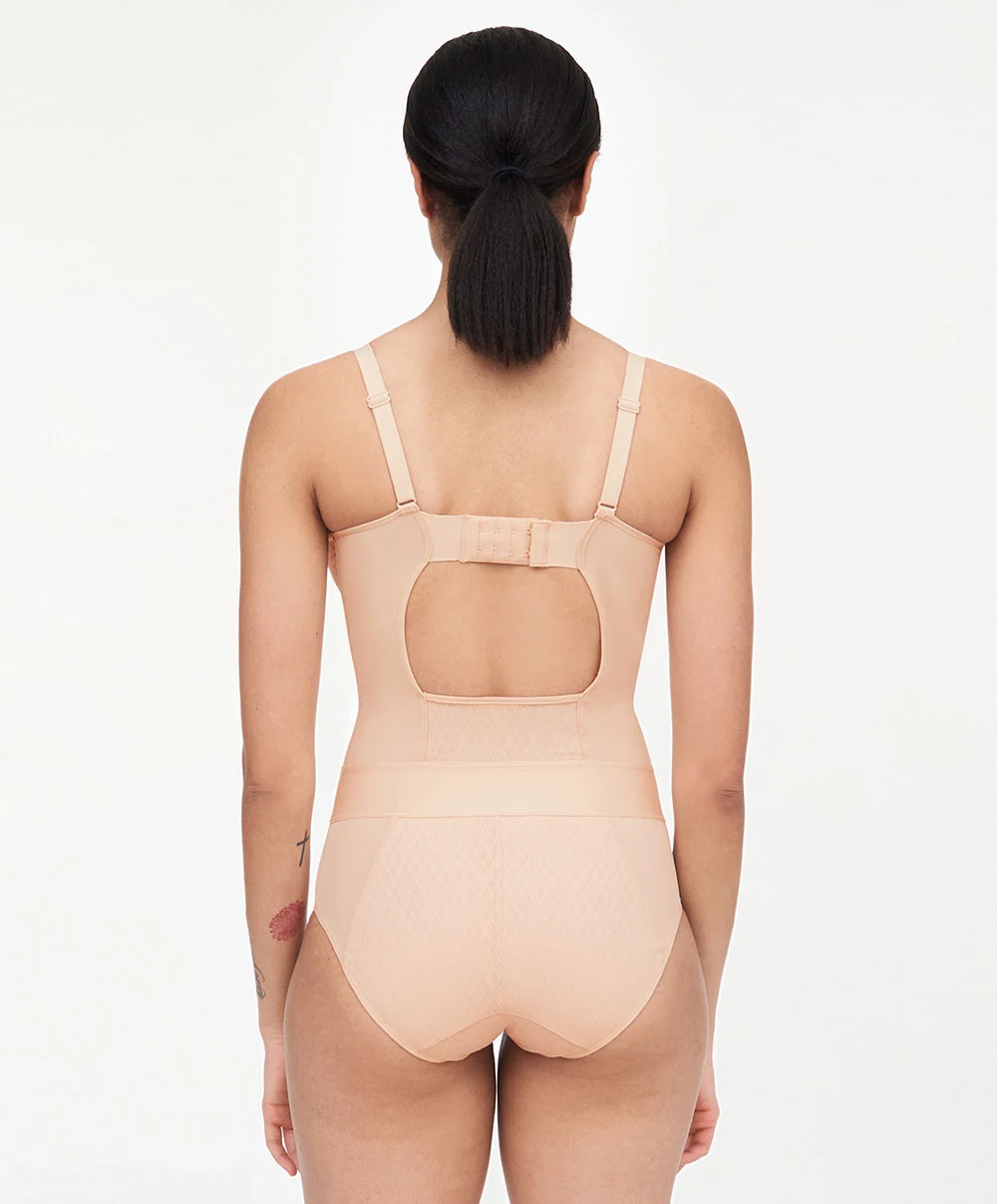 Body Sculptant Invisible Collection Smooth Lines De La Marque De Lingerie Chantelle, Coloris Beige Doré (=chair). 6 Body Sculptant Invisible Collection Smooth Lines De La Marque De Lingerie Chantelle, Coloris Beige Doré (=chair). – Image 4