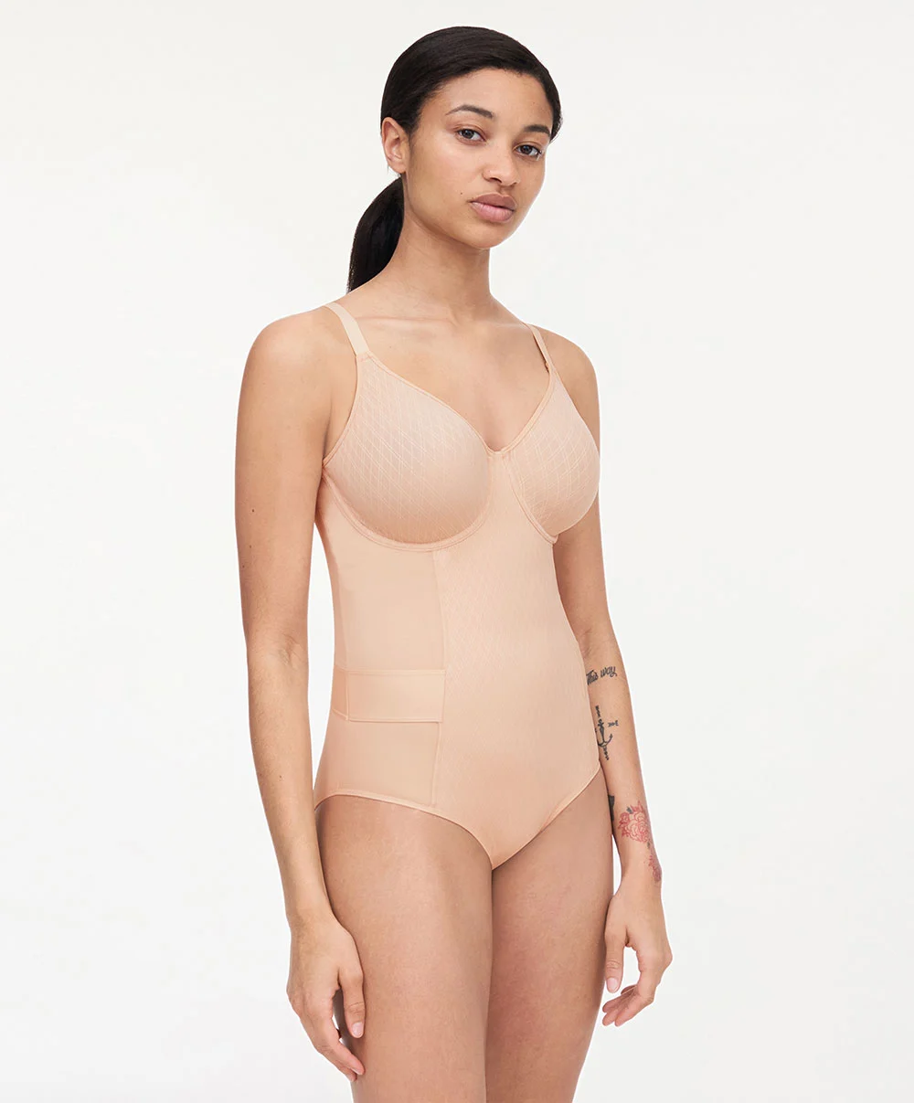 Body Sculptant Invisible Collection Smooth Lines De La Marque De Lingerie Chantelle, Coloris Beige Doré (=chair). 7 Body Sculptant Invisible Collection Smooth Lines De La Marque De Lingerie Chantelle, Coloris Beige Doré (=chair). – Image 5