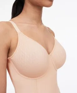 Body Sculptant Invisible Collection Smooth Lines De La Marque De Lingerie Chantelle, Coloris Beige Doré (=chair). 13 Body Sculptant Invisible Collection Smooth Lines De La Marque De Lingerie Chantelle, Coloris Beige Doré (=chair). -SOUTIEN-GORGE Soldes Boutique Body invisible sculptant Chantelle Smooth Lines Beige dore C11N70 01N 6