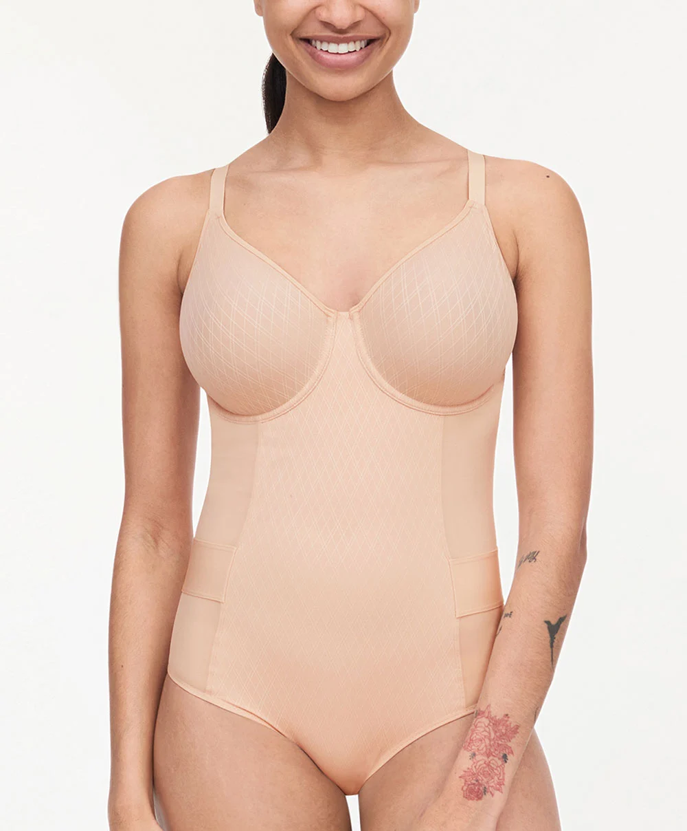 Body Sculptant Invisible Collection Smooth Lines De La Marque De Lingerie Chantelle, Coloris Beige Doré (=chair). 3 Body Sculptant Invisible Collection Smooth Lines De La Marque De Lingerie Chantelle, Coloris Beige Doré (=chair).