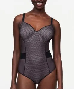 Body Sculptant Invisible Collection Smooth Lines De La Marque De Lingerie Chantelle, Coloris Noir Et Beige.