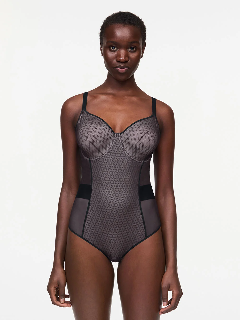 Body Sculptant Invisible Collection Smooth Lines De La Marque De Lingerie Chantelle, Coloris Noir Et Beige. 6 Body Sculptant Invisible Collection Smooth Lines De La Marque De Lingerie Chantelle, Coloris Noir Et Beige. – Image 4