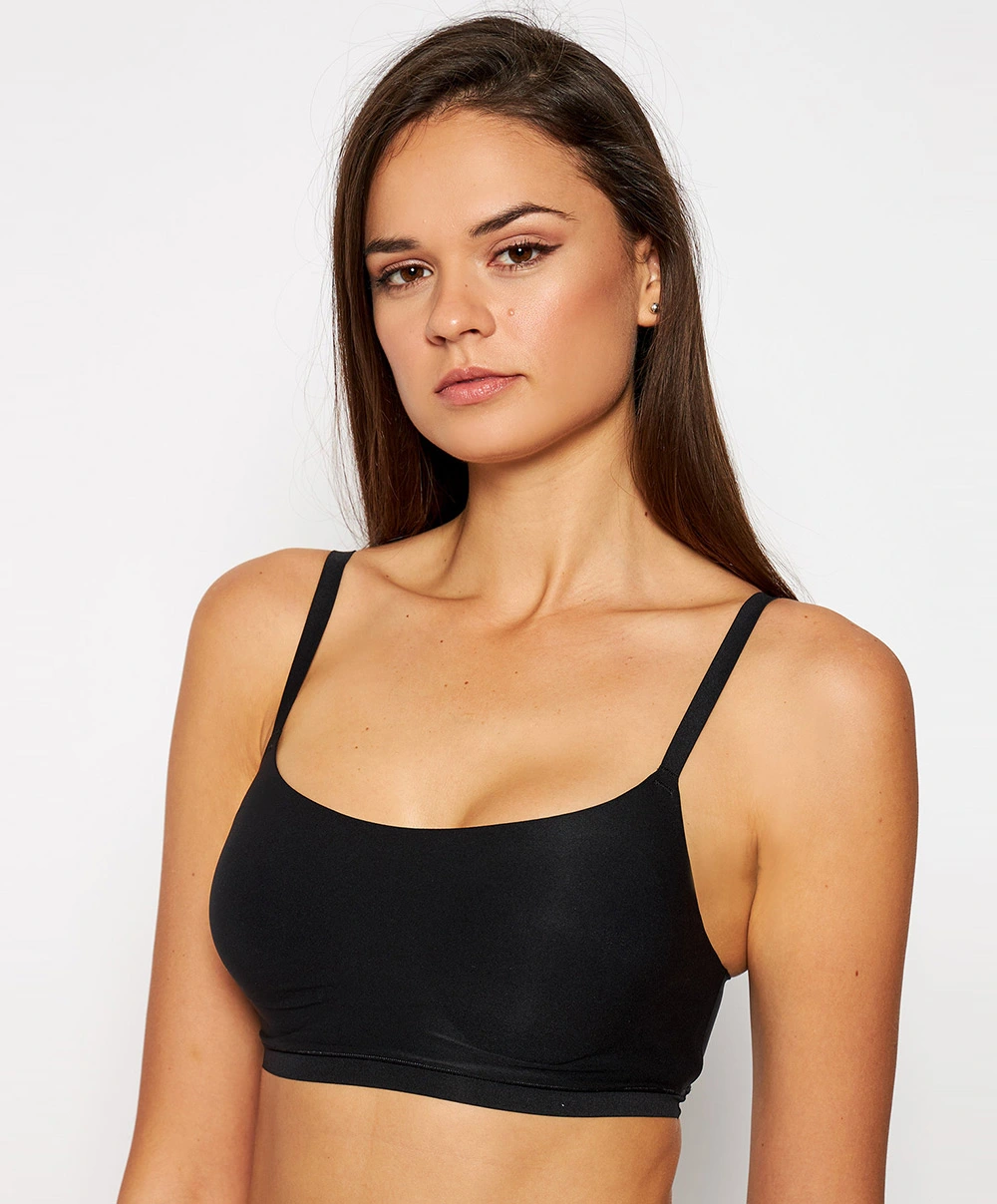 Bralette Paddée Bretelles Réglables Noire Invisible Collection Essentielle Soft Stretch De Chez Chantelle. 3 Bralette Paddée Bretelles Réglables Noire Invisible Collection Essentielle Soft Stretch De Chez Chantelle.