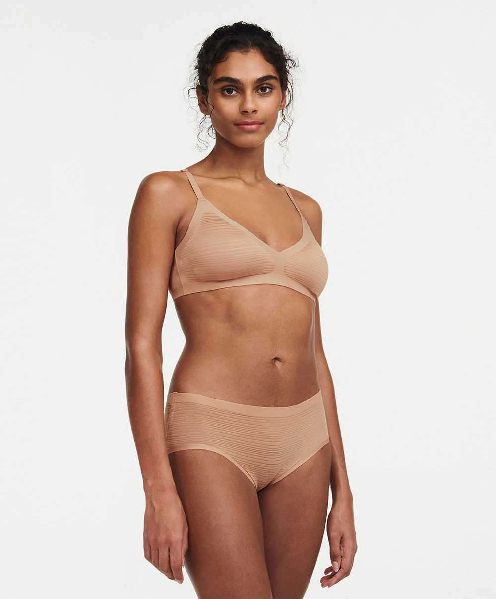 Bralette Avec Coques à Rayures Texturées Collection Soft Stretch Stripes Coloris Sirocco (=peau) De Chez Chantelle Paris. 8 Bralette Avec Coques à Rayures Texturées Collection Soft Stretch Stripes Coloris Sirocco (=peau) De Chez Chantelle Paris. – Image 6