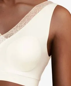Brassière à Coques Sans Armatures Ivoire Invisible Décolleté En Dentelle Collection Essentielle Soft Stretch De Chez Chantelle. -SOUTIEN-GORGE Soldes Boutique Brassiere a coques sans armatures Chantelle soft stretch ivoire nacre C11G60 035 3