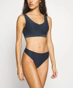 Brassière Paddée Col V Bleue Foncé Invisible Collection Essentielle Soft Stretch De Chez Chantelle.  -SOUTIEN-GORGE Soldes Boutique Brassiere paddee col v Chantelle soft stretch bleu d hiver bleu nuit C16A10 009 13