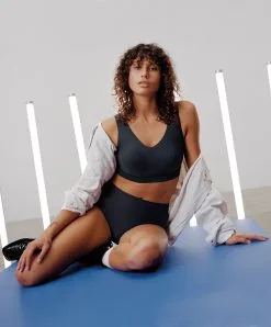 Brassière Paddée Col V Grise Invisible Collection Essentielle Soft Stretch De Chez Chantelle. 13 Brassière Paddée Col V Grise Invisible Collection Essentielle Soft Stretch De Chez Chantelle. -SOUTIEN-GORGE Soldes Boutique Brassiere paddee col v Chantelle soft stretch gris profond C16A10 0SE 6