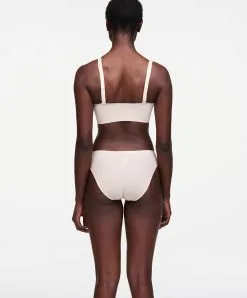 Bralette Invisible Magic Spacer Collection Essentielle Soft Stretch De Chez Chantelle. 9 Bralette Invisible Magic Spacer Collection Essentielle Soft Stretch De Chez Chantelle. -SOUTIEN-GORGE Soldes Boutique C16A50 01N SOFTSTRETCH MAGIC SPACER C26430 01N SOFTSTRETCH Brief BK