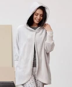 Cape Fourrure à Capuche Thème OPALE De Chez Dodo Homewear.