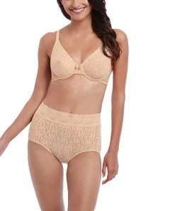 Culotte Dentelle Taille Haute De La Collection De Lingerie Permanente Wacoal Halo Lace, Coloris Nude (=peau). 8 Culotte Dentelle Taille Haute De La Collection De Lingerie Permanente Wacoal Halo Lace, Coloris Nude (=peau). -SOUTIEN-GORGE Soldes Boutique Culotte dentelle taille haute Wacoal Halo Lace nude chair WA870405 NUE 3