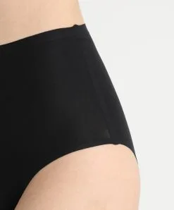 Culotte Taille Haute Noire Invisible Collection Essentielle Soft Stretch De Chez Chantelle.   -SOUTIEN-GORGE Soldes Boutique Culotte haute Chantelle soft stretch noir C26470 011 details