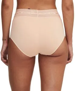 Culotte Haute De La Marque De Lingerie Chantelle, Collection True Lace, Coloris Beige Doré. -SOUTIEN-GORGE Soldes Boutique Culotte haute Chantelle true lace beige dore chair C11M80 01N 2