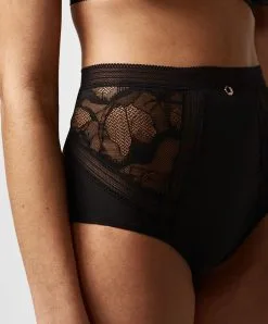 Culotte Haute De La Marque De Lingerie Chantelle, Collection True Lace, Coloris Noir. -SOUTIEN-GORGE Soldes Boutique Culotte haute Chantelle true lace noir C11M80 011 10