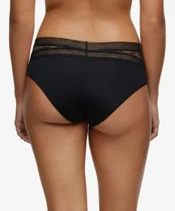 Culotte Haute De La Marque De Lingerie Chantelle, Collection True Lace, Coloris Noir. -SOUTIEN-GORGE Soldes Boutique Culotte haute Chantelle true lace noir C11M80 011 6