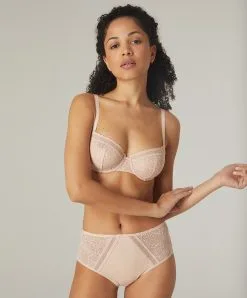 Simone Perele Culotte Haute Dentelle Simone Pérèle Collection De Lingerie En Dentelle Permanente Comète Coloris Sable Rosé. 7 Simone Perele Culotte Haute Dentelle Simone Pérèle Collection De Lingerie En Dentelle Permanente Comète Coloris Sable Rosé. -SOUTIEN-GORGE Soldes Boutique Culotte haute en dentelle Simone Perele Comete sable rose poudre 12S770 772 3