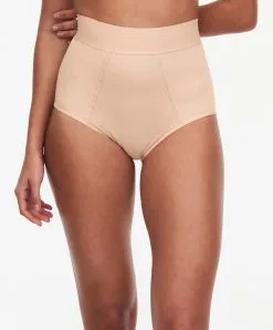 Culotte Sculptante Invisible Taille Haute Collection Smooth Lines De La Marque De Lingerie Chantelle, Coloris Beige Doré (=chair).
