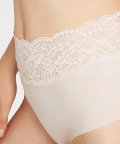 Culotte Haute Collection Lingerie Quotidienne Sweetessence Coloris Skin De Chez Aubade Paris. -SOUTIEN-GORGE Soldes Boutique Culotte haute sweetessence skin Aubade chair IK24 SKIN 5