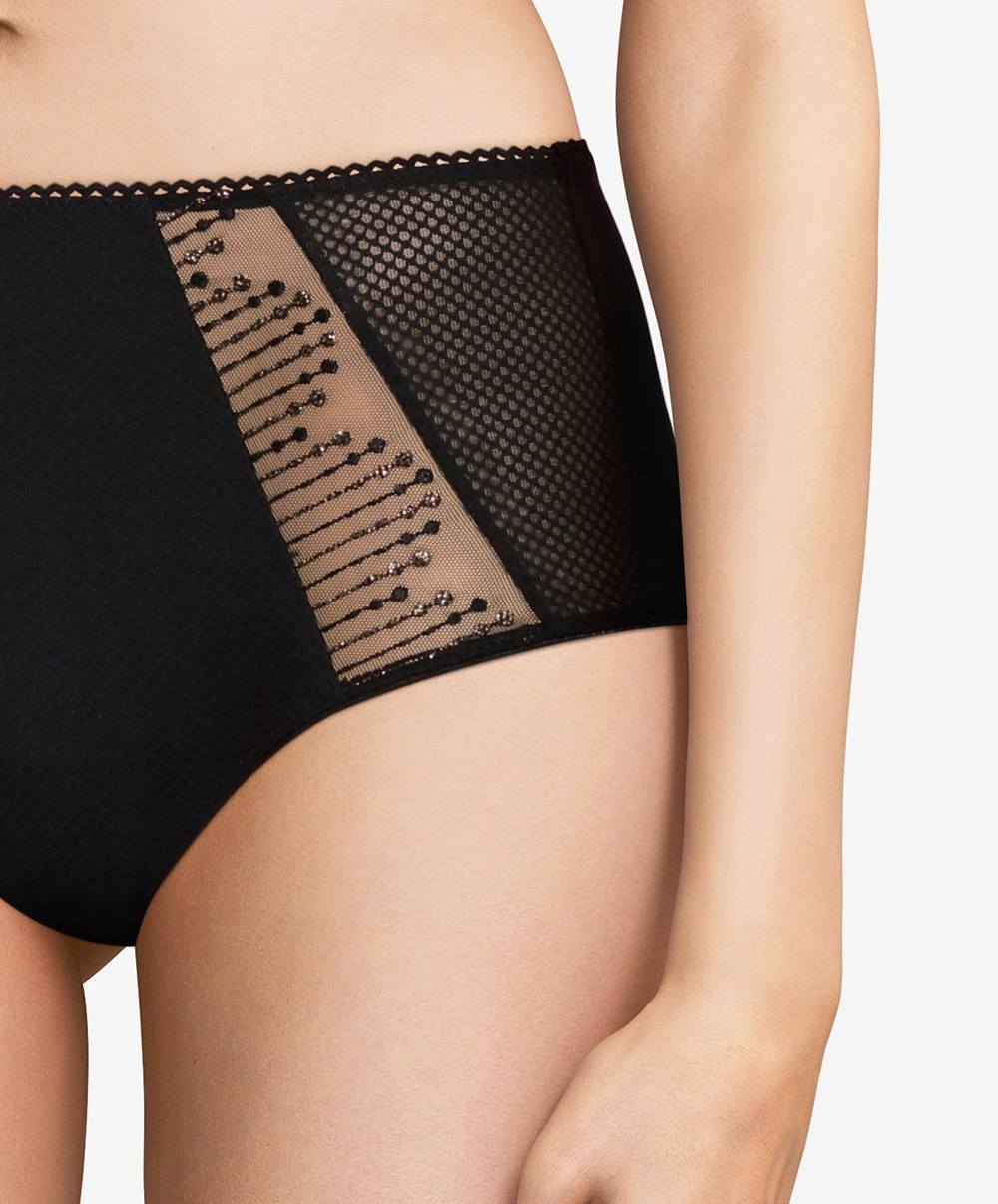 Culotte Maintien Taille Haute Chantelle De La Collection Luminesce En Coloris Noir/or. 5 Culotte Maintien Taille Haute Chantelle De La Collection Luminesce En Coloris Noir/or. – Image 3