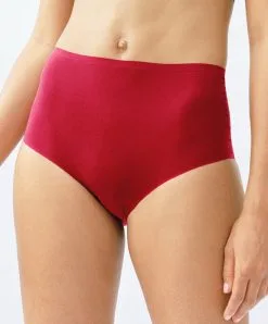 Culotte Taille Haute Rouge Invisible Collection Essentielle Soft Stretch De Chez Chantelle.   -SOUTIEN-GORGE Soldes Boutique Culotte taille haute Chantelle soft stretch coquelicot rouge C26470 0YU 103