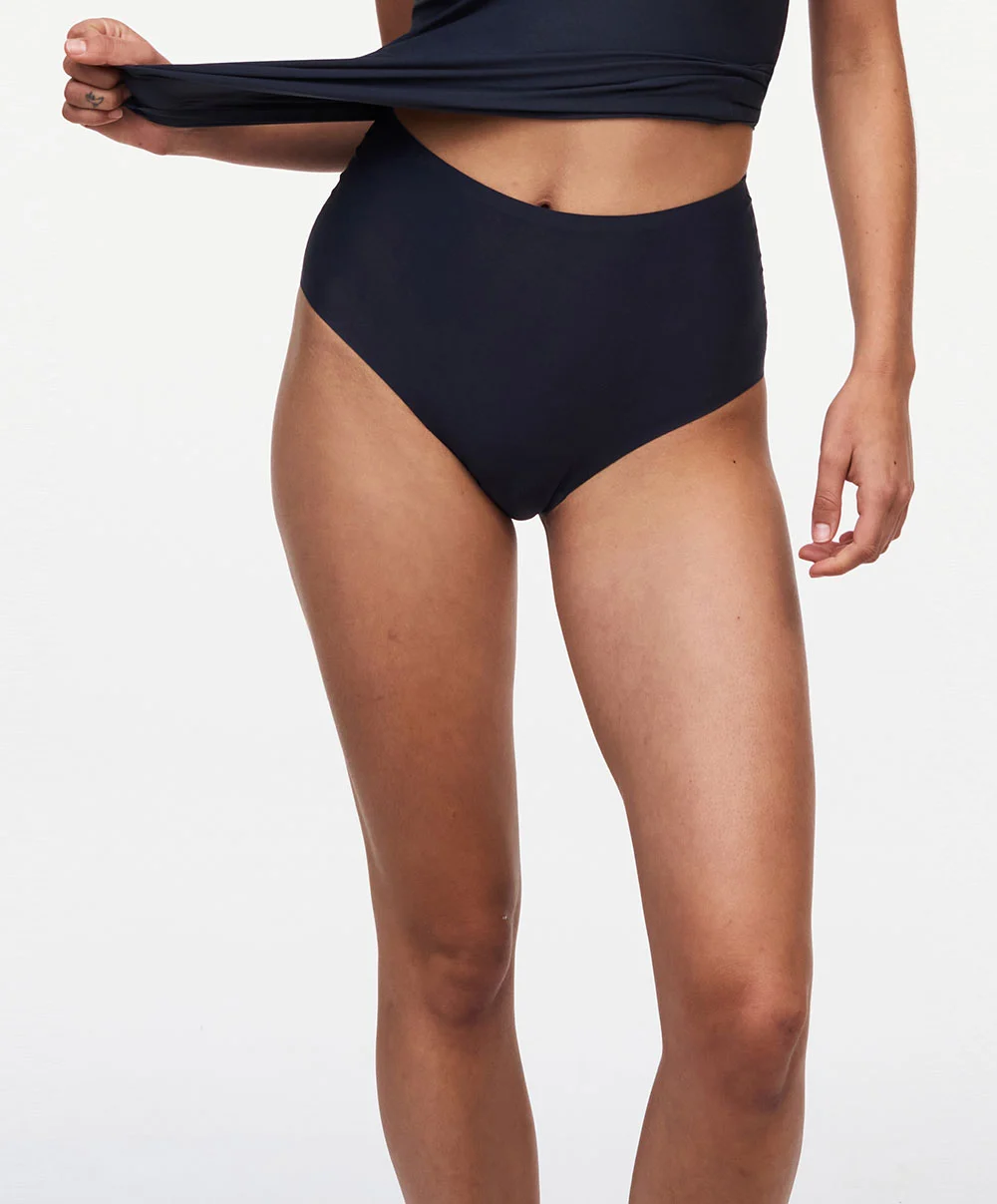 Culotte Taille Haute Grise Invisible Collection Essentielle Soft Stretch De Chez Chantelle. 3 Culotte Taille Haute Grise Invisible Collection Essentielle Soft Stretch De Chez Chantelle.