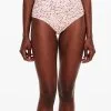 Culotte Haute à Fleurs Invisible Collection Soft Stretch De Chez Chantelle Paris.  -SOUTIEN-GORGE Soldes Boutique Culotte taille haute Chantelle soft stretch springtime fleuri C11D70 02S 1