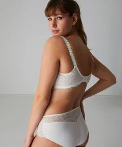 Simone Perele Vous Porterez Ce Soutien-gorge Dos Nu De 3 Façons Afin De Répondre à Toutes Vos Envies Vestimentaires En Toute élégance : -SOUTIEN-GORGE Soldes Boutique Culotte taille haute en dentelle Simone Perele Karma naturel nacre 12V770 030 8