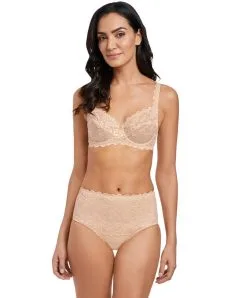 Slip Gainant Taille Haute Opaque Et Couvrant Collection Eglantine De Chez Wacoal -SOUTIEN-GORGE Soldes Boutique Culotte ventre plat Eglantine Wacoal beige 2