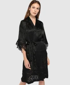 Déshabillé Sexy En Soie Et Viscose Collection De Lingerie Permanente Dressing Floral De Chez Lise Charmel, Coloris Noir. 8 Déshabillé Sexy En Soie Et Viscose Collection De Lingerie Permanente Dressing Floral De Chez Lise Charmel, Coloris Noir. -SOUTIEN-GORGE Soldes Boutique Deshabille Lise Charmel Dressing Floral noir ALC2088 NO 503