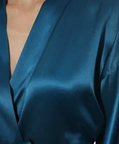 Déshabillé Court En Soie Lise Charmel Collection Splendeur Soie Coloris Cyan à Mi-chemin Entre Le Bleu Et Le Vert, Dans L'esprit D'un Plumage De Paon. -SOUTIEN-GORGE Soldes Boutique Deshabille en soie Lise Charmel Splendeur soie cyan bleu vert ALC2080 SC 504