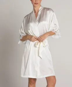 Déshabillé Court En Soie Lise Charmel Collection Splendeur Soie Coloris écru Nacre (=ivoire). -SOUTIEN-GORGE Soldes Boutique Deshabille en soie Lise Charmel Splendeur soie ecru nacre ivoire ALC2080 EN 1