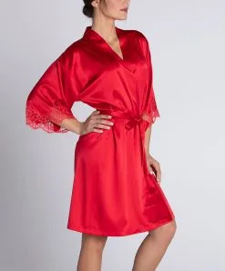 Déshabillé Court En Soie Lise Charmel Collection Splendeur Soie, Coloris Rouge. 12 Déshabillé Court En Soie Lise Charmel Collection Splendeur Soie, Coloris Rouge. -SOUTIEN-GORGE Soldes Boutique Deshabille en soie Splendeur soie rouge Lise Charmel ALC2080 RS 507