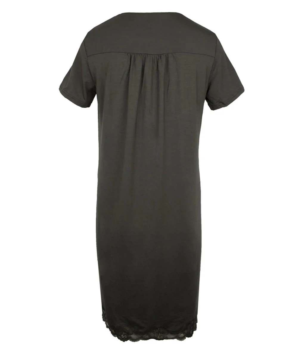 ANTIGEL DE LISE CHARMEL Nuisette Manches Courtes Collection Homewear Simply Perfect En Coloris Éclat Aventure (=kaki) De Chez Antigel Par Lise Charmel. 4 ANTIGEL DE LISE CHARMEL Nuisette Manches Courtes Collection Homewear Simply Perfect En Coloris Éclat Aventure (=kaki) De Chez Antigel Par Lise Charmel. – Image 2