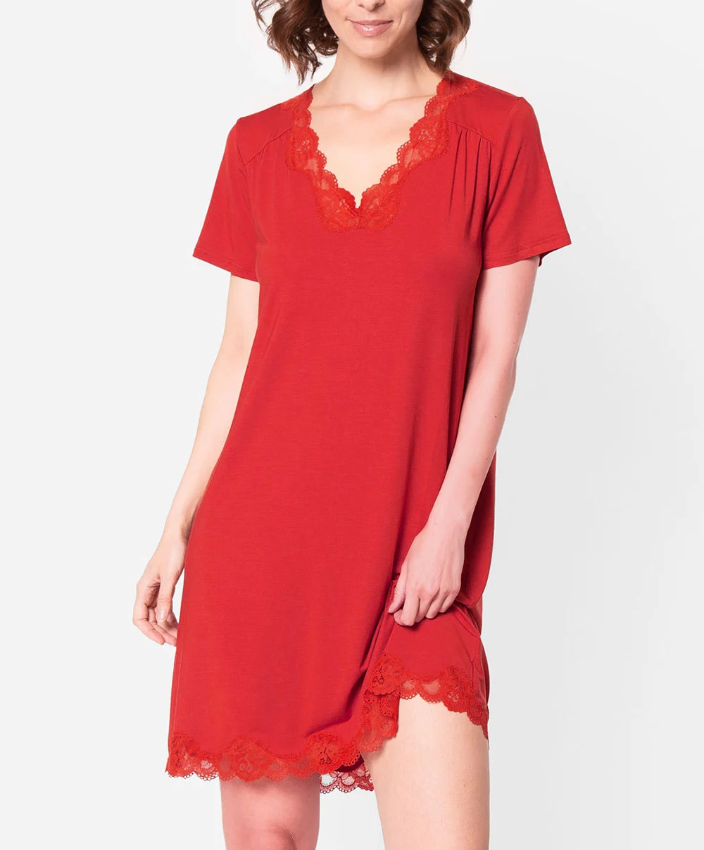 ANTIGEL DE LISE CHARMEL Nuisette Manches Courtes Collection Homewear Simply Perfect En Coloris Rouge Capucine De Chez Antigel Par Lise Charmel. 3 ANTIGEL DE LISE CHARMEL Nuisette Manches Courtes Collection Homewear Simply Perfect En Coloris Rouge Capucine De Chez Antigel Par Lise Charmel.