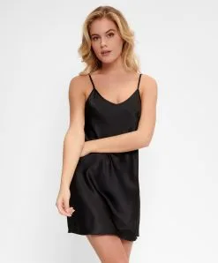 Nuisette Noire Satinée Collection Nightwear De Chez Lingadore.