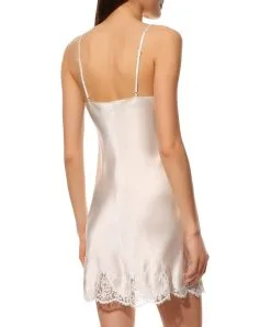 Nuisette Charme En Soie Lise Charmel Collection Splendeur Soie Coloris écru Nacre (=ivoire). 7 Nuisette Charme En Soie Lise Charmel Collection Splendeur Soie Coloris écru Nacre (=ivoire). -SOUTIEN-GORGE Soldes Boutique Nuisette soie charme Lise Charmel Splendeur soie ecru nacre ivoire ALC1080 EN 2