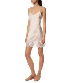 Nuisette Charme En Soie Lise Charmel Collection Splendeur Soie Coloris écru Nacre (=ivoire). 8 Nuisette Charme En Soie Lise Charmel Collection Splendeur Soie Coloris écru Nacre (=ivoire). -SOUTIEN-GORGE Soldes Boutique Nuisette soie charme Lise Charmel Splendeur soie ecru nacre ivoire ALC1080 EN 3