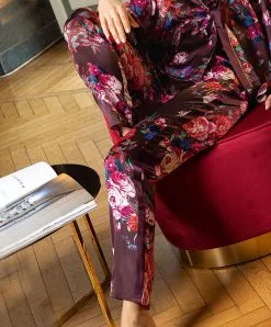 Pantalon En Soie Lise Charmel Collection Aveu En Fleurs, Coloris Aveu Pétale (=prune). -SOUTIEN-GORGE Soldes Boutique Pantalon en soie Lise Charmel Aveu en Fleurs aveu petale prune multicolore ALH0043 AP fashion 1
