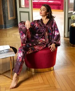 Pantalon En Soie Lise Charmel Collection Aveu En Fleurs, Coloris Aveu Pétale (=prune). -SOUTIEN-GORGE Soldes Boutique Pantalon en soie Lise Charmel Aveu en Fleurs aveu petale prune multicolore ALH0043 AP fashion 2