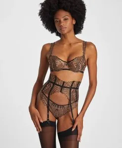 Serre Taille Aubade X Iris Van Herpen Collection Sensory Illusion. 11 Serre Taille Aubade X Iris Van Herpen Collection Sensory Illusion. -SOUTIEN-GORGE Soldes Boutique Serre taille sensory illusion Aubade golden leaves RC52 GLEA 3