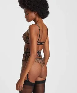 Serre Taille Aubade X Iris Van Herpen Collection Sensory Illusion. 13 Serre Taille Aubade X Iris Van Herpen Collection Sensory Illusion. -SOUTIEN-GORGE Soldes Boutique Serre taille sensory illusion Aubade golden leaves RC52 GLEA 4