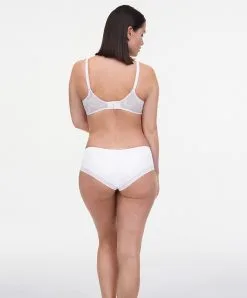 Shorty De La Marque De Lingerie Chantelle, Collection True Lace, Coloris Milk (=nacre). -SOUTIEN-GORGE Soldes Boutique Shorty Chantelle true lace milk nacre C11M40 0LW 503