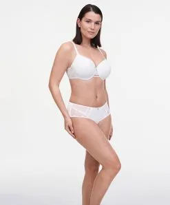 Shorty De La Marque De Lingerie Chantelle, Collection True Lace, Coloris Milk (=nacre). -SOUTIEN-GORGE Soldes Boutique Shorty Chantelle true lace milk nacre C11M40 0LW 504