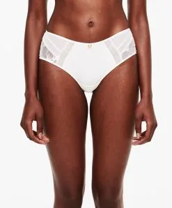 Shorty De La Marque De Lingerie Chantelle, Collection True Lace, Coloris Milk (=nacre). -SOUTIEN-GORGE Soldes Boutique Shorty Chantelle true lace milk nacre C11M40 0LW 507