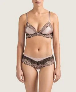 Shorty En Soie Collection Femme Glamour Coloris Sonate (rose Poudré) De Chez Aubade Paris.  -SOUTIEN-GORGE Soldes Boutique Shorty Femme Glamour sonate Aubade rose poudre MD70 SONA ensemble