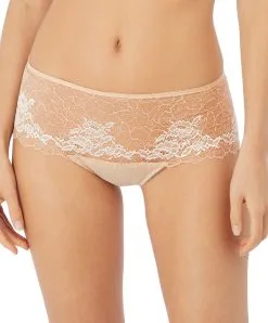 Shorty Wacoal De La Collection Lace Perfection, Coloris Café Crème (=peau Et Détails Ivoires).