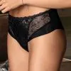 Eprise De Lise Charmel Shorty Grande Taille Par Éprise De Lise Charmel Collection Acanthe Guipure Coloris Arty Noir.