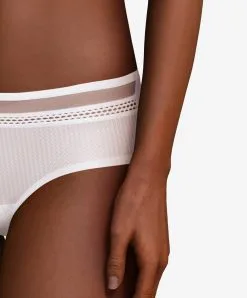 Shorty Couvrant Collection Chic Essential Coloris Blanc De Chez Chantelle Paris.  -SOUTIEN-GORGE Soldes Boutique Shorty couvrant Chantelle Chic Essential blanc C16G40 010 3
