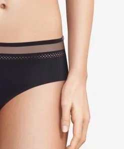 Shorty Couvrant Collection Chic Essential Coloris Noir De Chez Chantelle Paris.  -SOUTIEN-GORGE Soldes Boutique Shorty couvrant Chantelle Chic Essential noir C16G40 011 3
